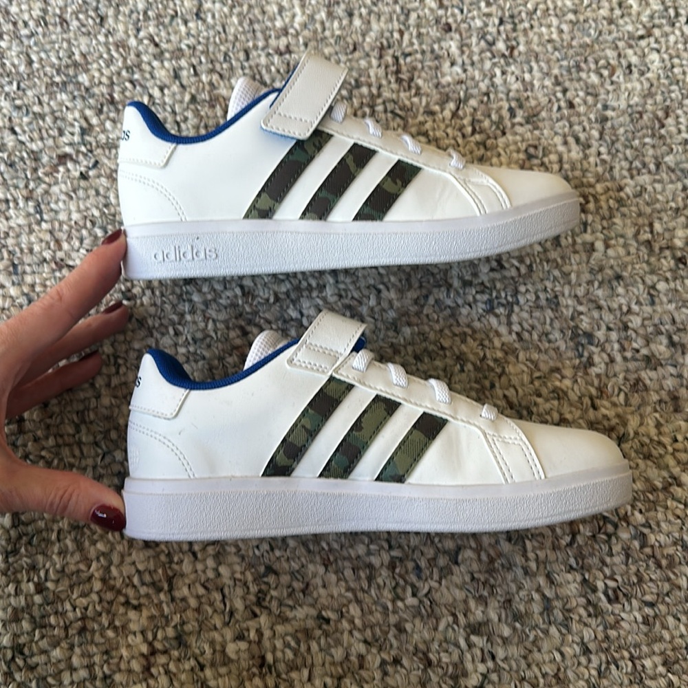Adidas boys sz 2 lace free - Picture 4 of 7